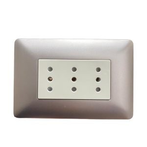 Enchufe Triple Puenteado 10A 250V (Champagne) de alta calidad