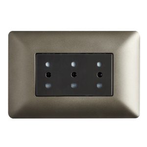 Enchufe Triple Puenteado 10A 250V (Café) con garantía