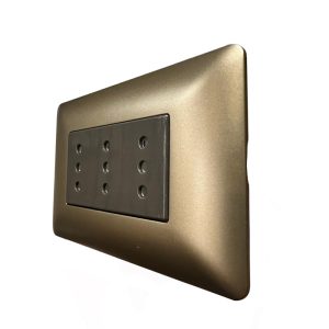 Enchufe Triple Puenteado 10A 250V (Café) con garantía