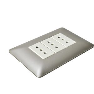 Enchufe Triple 10A 250V STANFORD Champagne