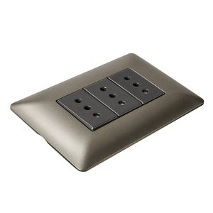 Enchufe Triple 10A 250V STANFORD Café